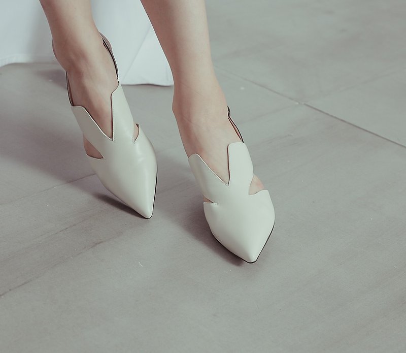V mouth side digging minimalist low heel sandals white - รองเท้าส้นสูง - หนังแท้ ขาว