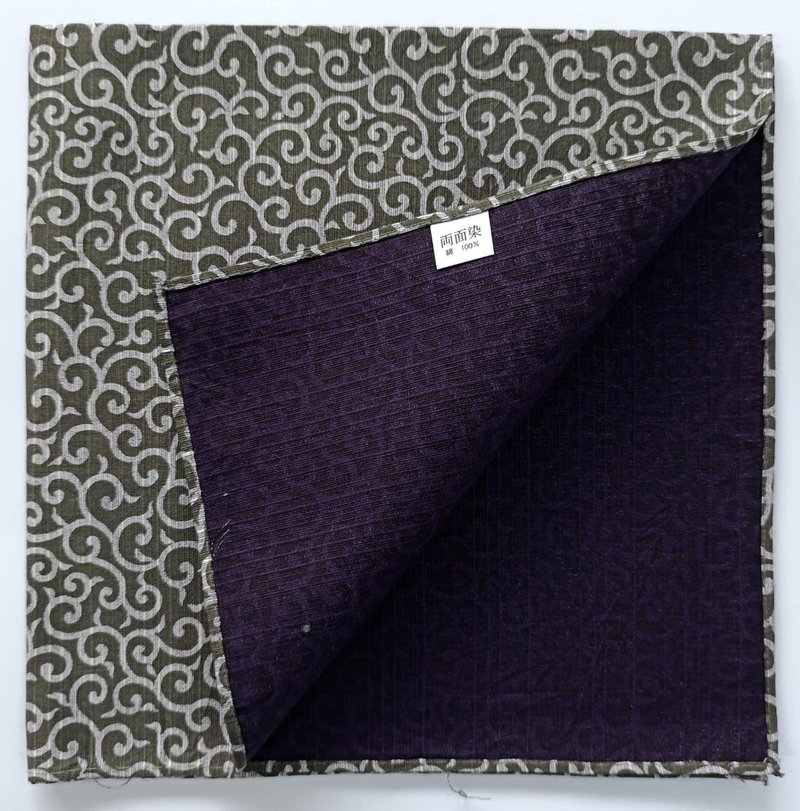 Karakusa Pattern Bandana, 20 x 20 inches, Japanese Winding Plant Pattern,Japan - 手帕 - 棉．麻 綠色