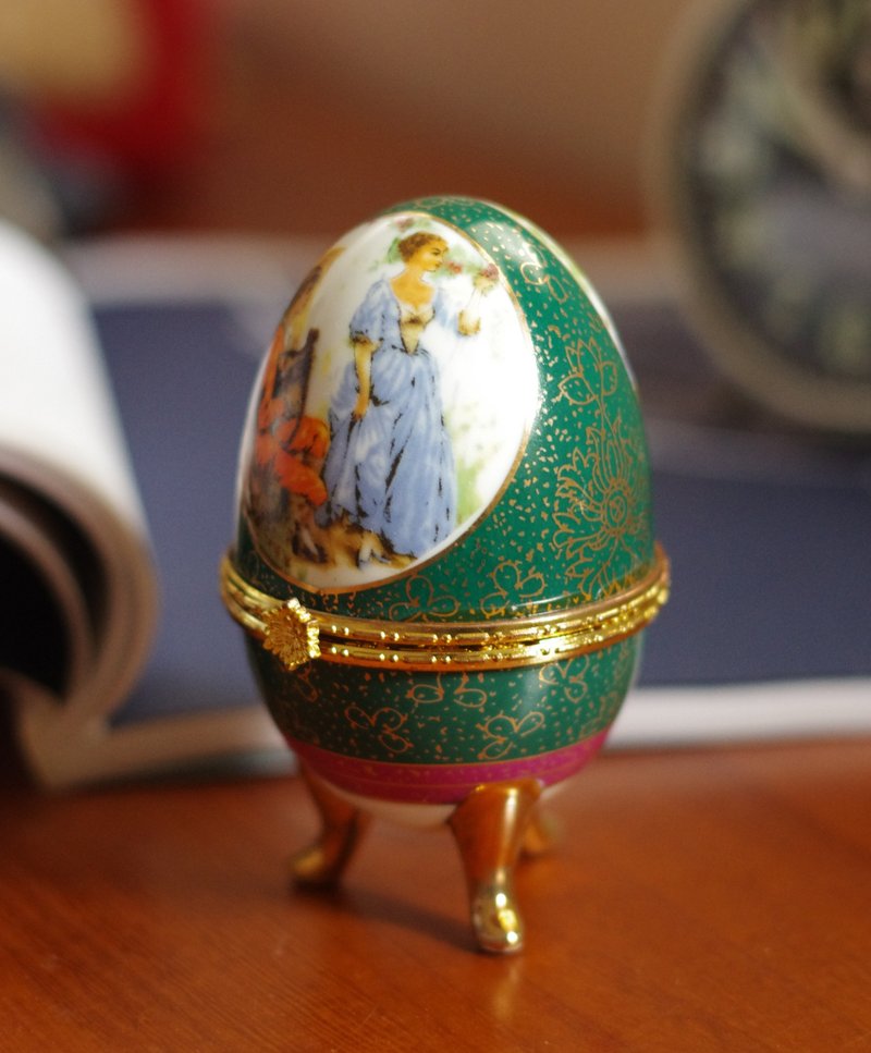 Antique Vintage Little Lover's Egg Ceramic Print Decoration Box - ของวางตกแต่ง - โลหะ สีทอง