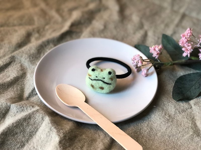 Woolfelting Mint Chocolate Frog Hair Tie - เครื่องประดับผม - ขนแกะ สีเขียว