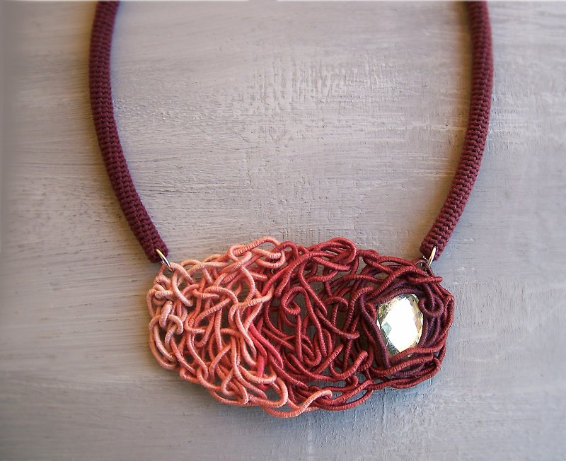 Free Shape Intricate Tube Necklace Bordeaux with Antique Pink - 項鍊 - 繡線 紅色