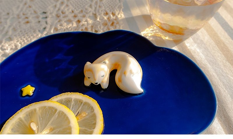 Three shallow ceramic | Original Little Foxes (Ji blue) and dessert saucer pure hand-painted creative birthday gift - เซรามิก - เครื่องลายคราม 
