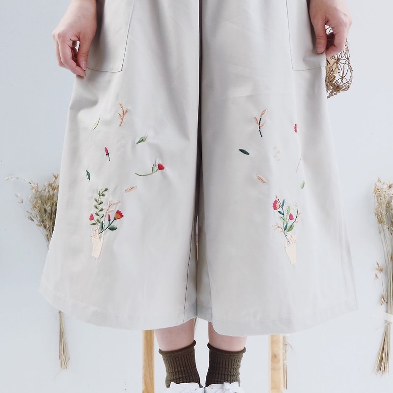 Flower in the hands-Culottes : KHAKI - 女長褲 - 棉．麻 卡其色