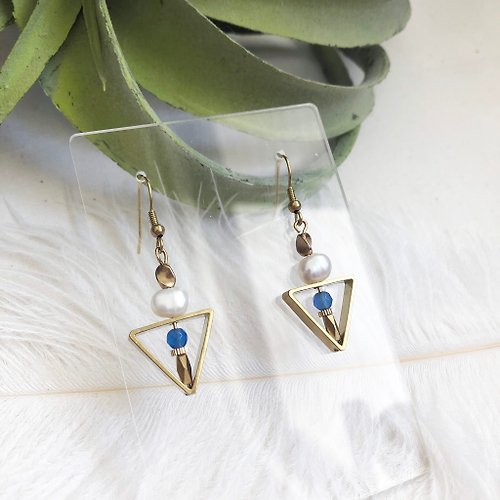 Wanna-be Accessory 黃銅藍瑪瑙珍珠三角耳環
