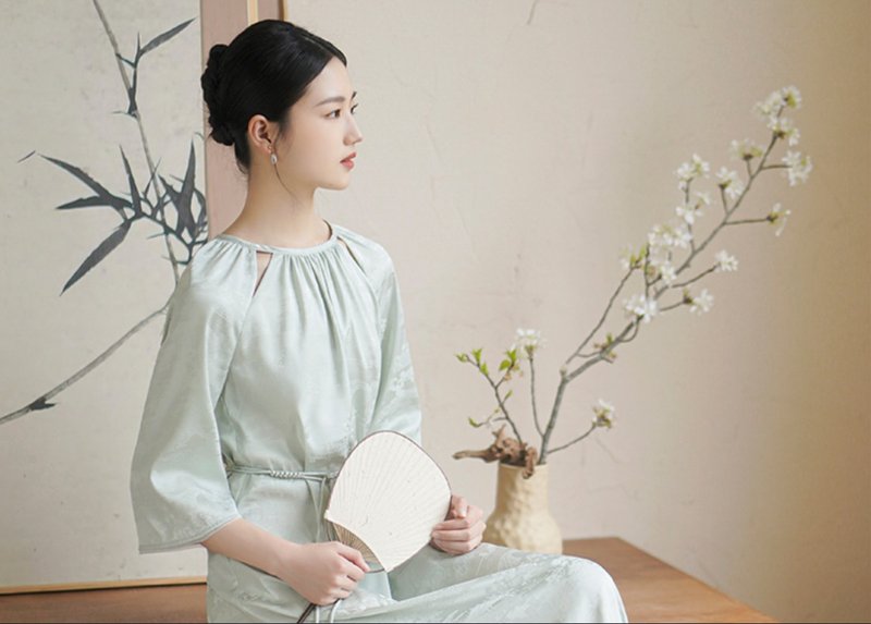 新中式 茶服插肩袖高級提花旗袍洋裝 - 洋裝/連身裙 - 絲．絹 綠色