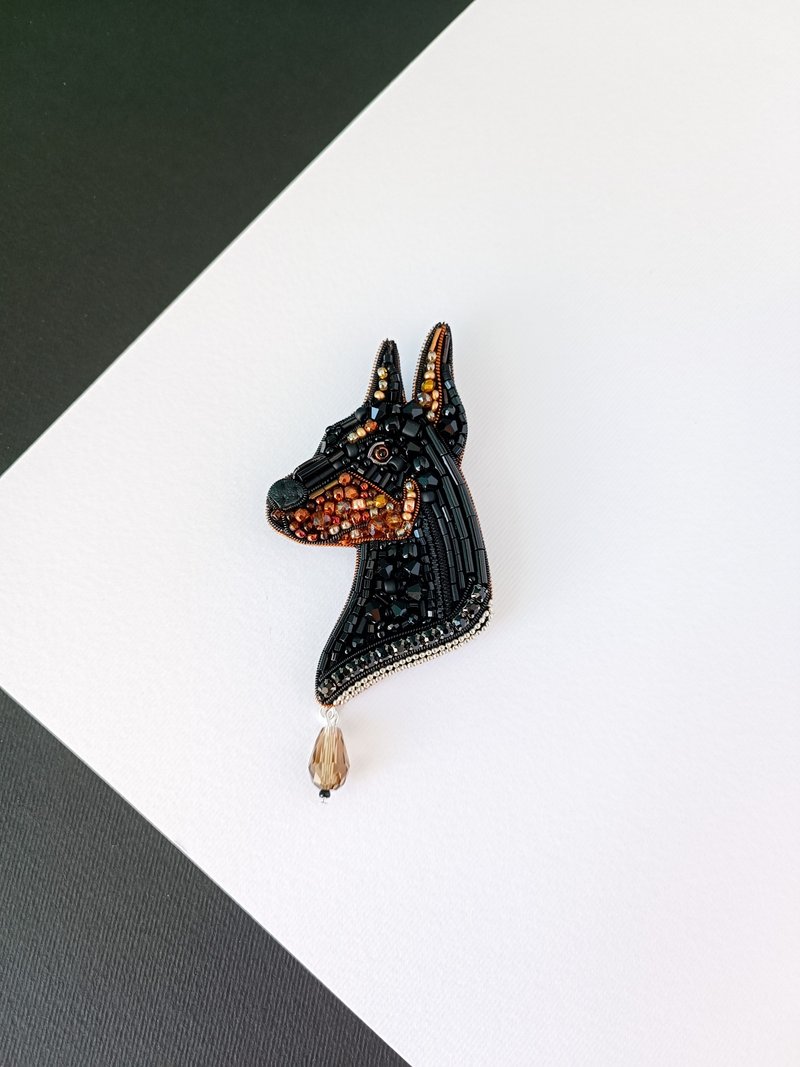 Beaded Doberman dog brooch - 胸針 - 其他材質 黑色