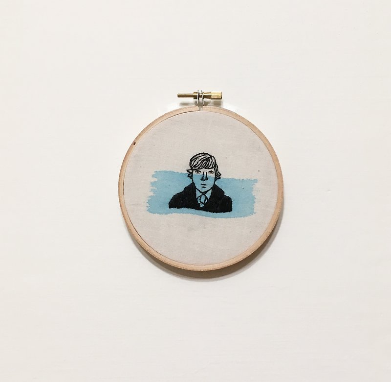 Oliver's Daydream Embroidered Round Frame Painting of the Movie First Love Submarine Oliver - Items for Display - Thread Blue