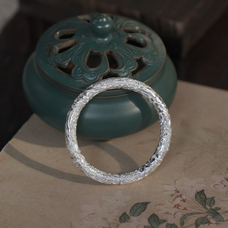 Hand-engraved hollow flower Silver bracelet - สร้อยข้อมือ - เงินแท้ สีเงิน