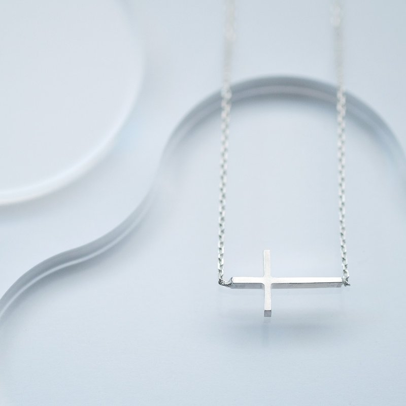 side cross necklace Silver 925 - สร้อยคอ - โลหะ สีเงิน