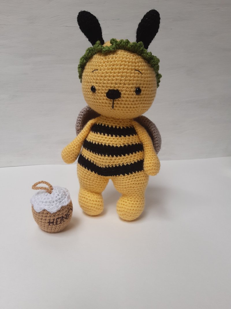 Hand crochet Bumble the Bee Stuffed toys Plush toys Animals Knit Gift - ของเล่นเด็ก - อะคริลิค สีเหลือง