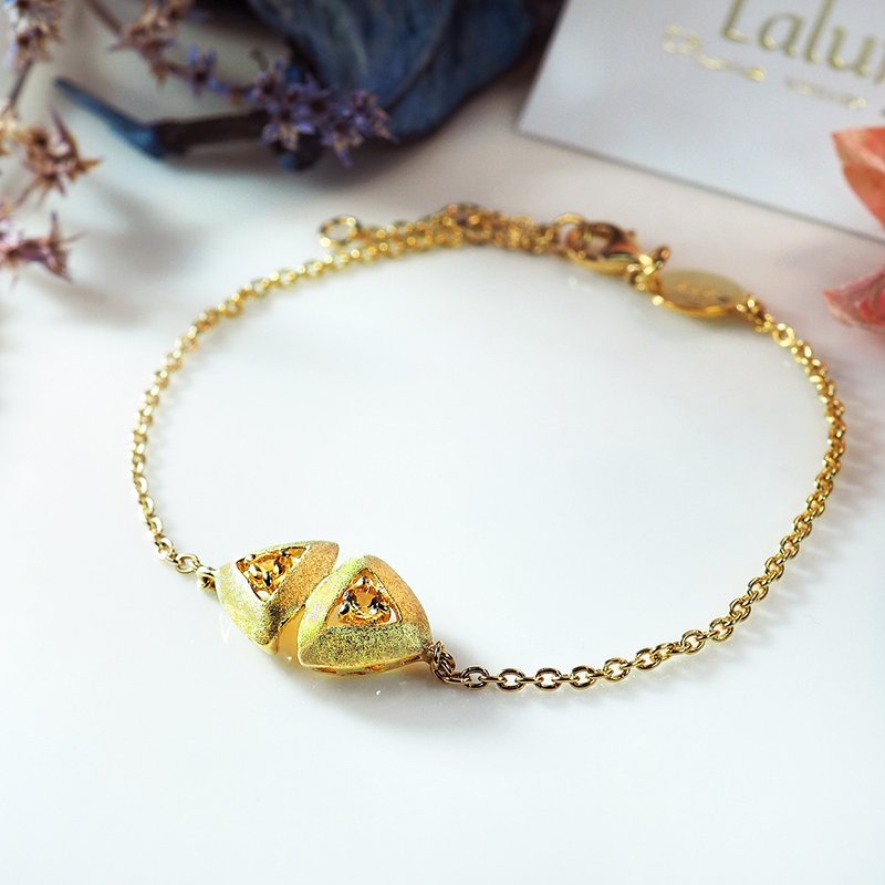 ||841 Asteroid|| Single two-way citrine 925 sterling silver plated yellow K three-dimensional triangle shape bracelet - Bracelets - Precious Metals Yellow