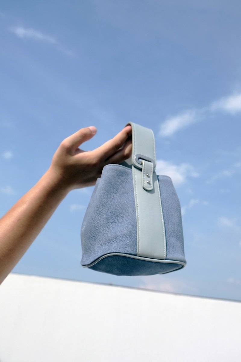 Picnic handbag - Ocean - กระเป๋าถือ - หนังแท้ สีน้ำเงิน