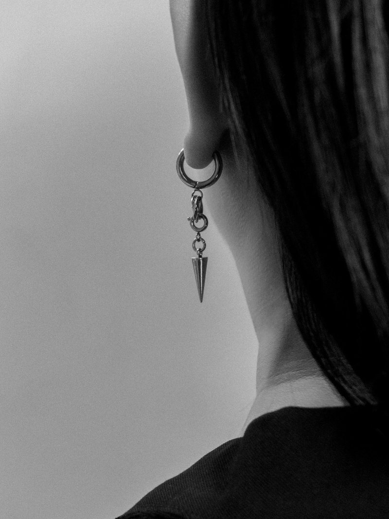 YARD YARN — Archy Earrings - 耳環/耳夾/耳骨夾 - 不鏽鋼 銀色
