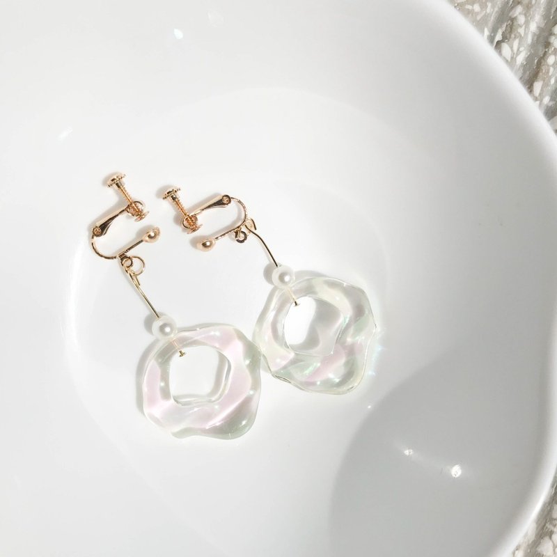 【Romantic for adults】Dream seashell earrings | Essential for travel and dating - Earrings & Clip-ons - Resin Multicolor