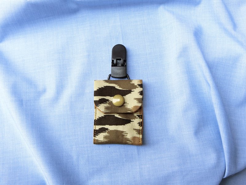 Desert Camouflage - Baby peace symbol bags - ผ้ากันเปื้อน - ผ้าฝ้าย/ผ้าลินิน สีกากี