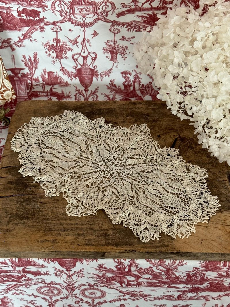 40153 Elegant French antique handwoven lace placemat 45x27cm - ผ้ารองโต๊ะ/ของตกแต่ง - ผ้าฝ้าย/ผ้าลินิน 