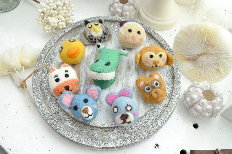 TIMBEE LO Handmade Wool Animal Doll Brooch Pin Heart Mouth Pin Pin 3 Free Shipping - Brooches - Wool Multicolor