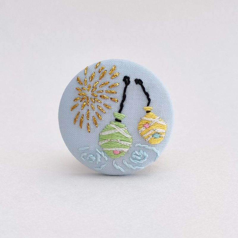 Fireworks and Yo-Yo Embroidery Brooch: Summer Festival - Brooches - Cotton & Hemp Green