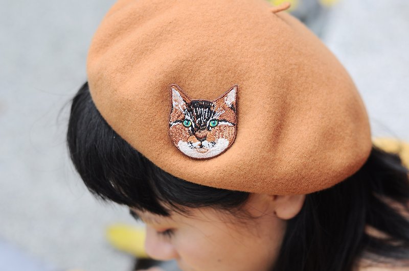 Tabby Cat - Animal Embroidery Pins / Brooches Cats Spring Wear Camping Outdoor Wind Small Items - เข็มกลัด - งานปัก สีนำ้ตาล