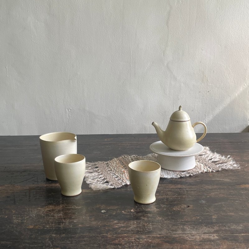 阿芳茶具組_陶器鵝黃 - 茶壺/茶杯/茶具 - 陶 黃色