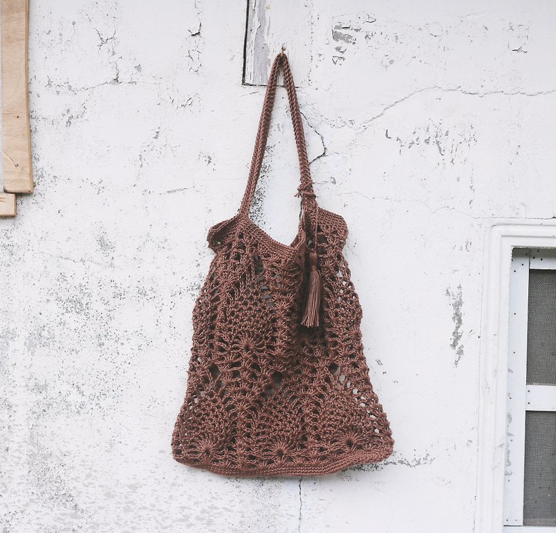 [Customized] Handmade hand-woven/ramie rope woven mesh bag/shopping bag/shoulder bag/tassel - กระเป๋าถือ - ผ้าฝ้าย/ผ้าลินิน สีนำ้ตาล