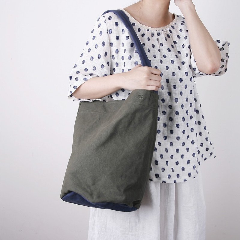 Mushroom MOGU / canvas shoulder bag / Army Green / Afu - กระเป๋าแมสเซนเจอร์ - ผ้าฝ้าย/ผ้าลินิน สีเขียว