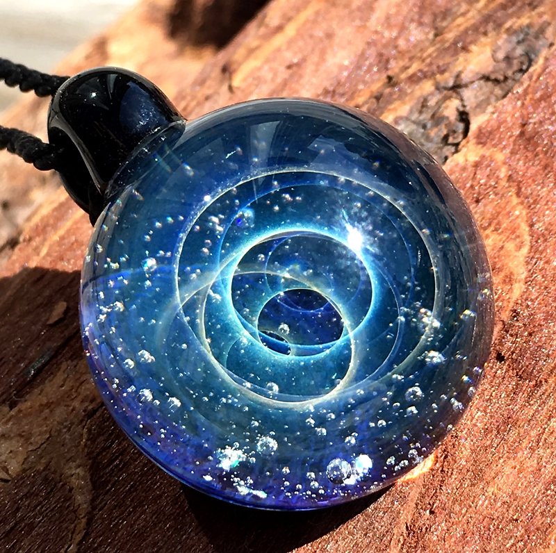boroccus 銀河 星雲イメージ模様 耐熱ガラスペンダント - ネックレス - ガラス ブルー
