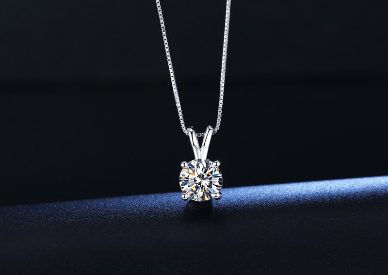 Moissanite Moissanite 1-2 กะรัตสี่กรงเล็บอารมณ์สร้อยคอไทเปร้านทำเองทองคำขาว - สร้อยคอ - วัสดุอื่นๆ 