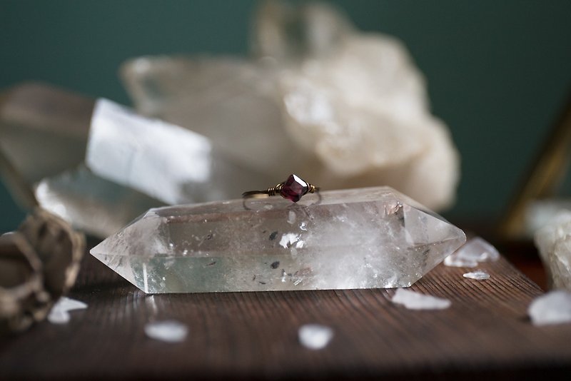 1月の誕生石 - 4mmのレッド石ダイヤモンドリングのテールリングはブロンズ線の可能性があります - リング - 宝石 レッド
