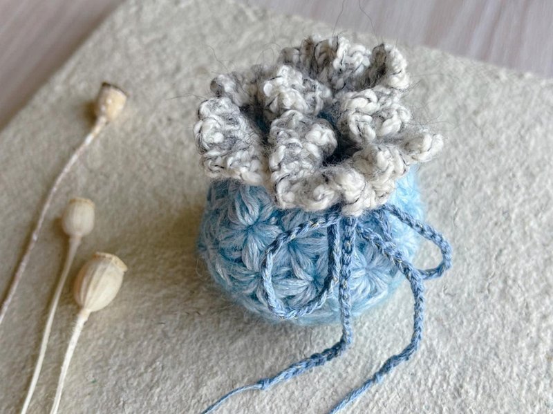 Knitting 生命之花束口袋 - 一窪小池塘 - 束口袋/束口背包/水桶包 - 棉．麻 藍色