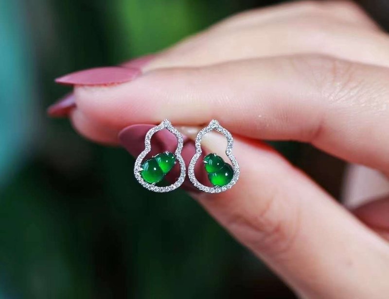 Natural raw ore A jade Burmese full green small gourd jadeite 18K gold simple full diamond earrings - ต่างหู - หยก สีเขียว