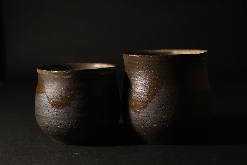 Transformation Series - Black Mud Couple Cup/Handmade Natural Utensils/ - ถ้วย - ดินเผา สีเทา