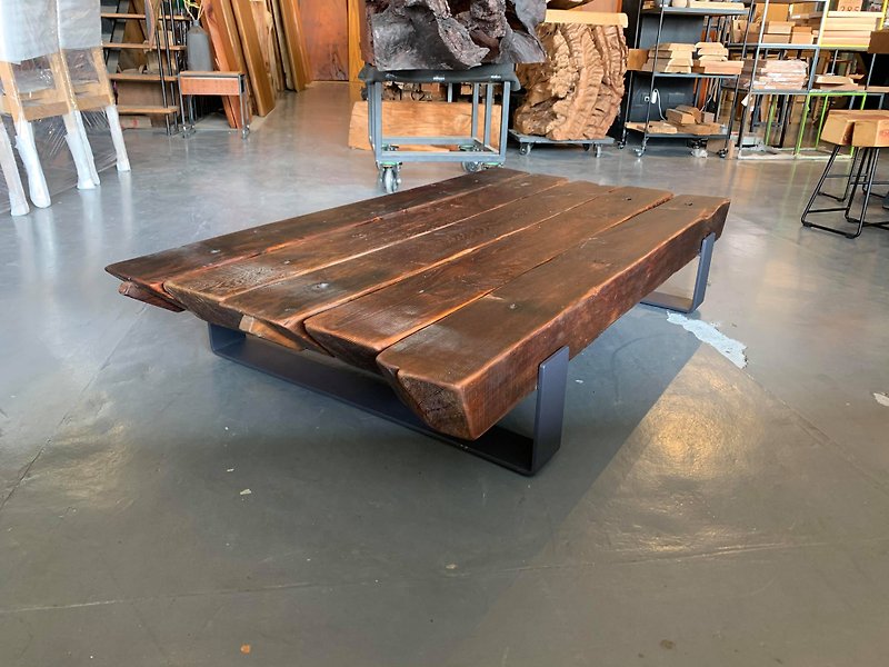 Xie MumuStudioのオリジナルの木製テーブルと鉄片カスタムメイドの台湾ヘムロック古い素材と新しいワークコーヒーテーブル台南 - その他の家具 - 木製 グレー