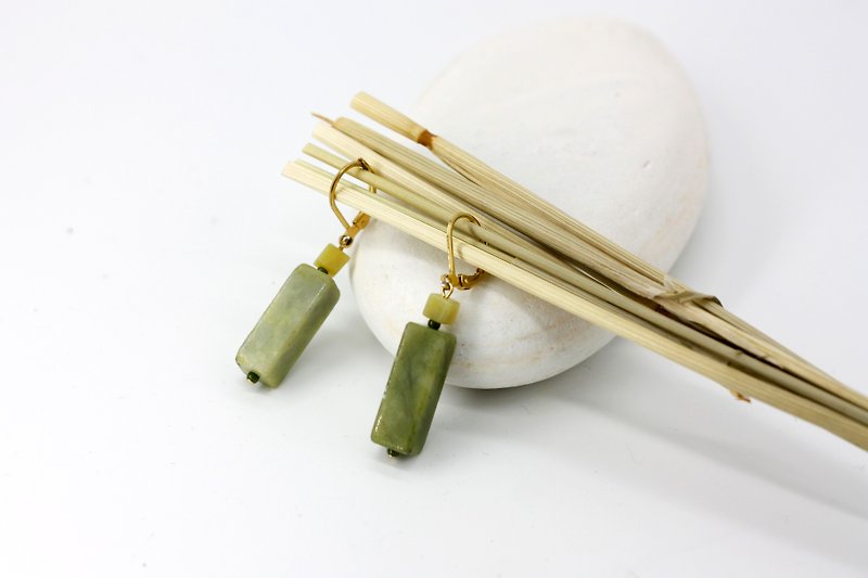 Matcha-colored peridot earrings - Earrings & Clip-ons - Gemstone Green