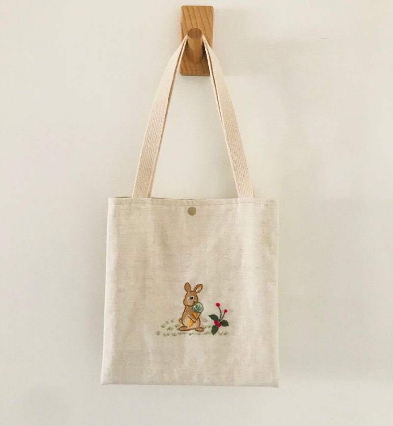 手工刺繡 豐盛的兔子 純棉原色雙層手提袋 - 手提包/手提袋 - 棉．麻 白色