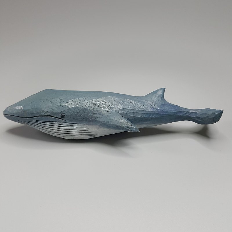 ブルーナガスクジラの木彫りアートワーク - 人形・フィギュア - 木製 ブルー