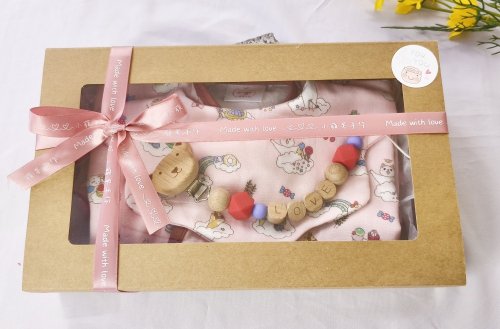 小蘋果手作 | 彌月禮盒 | 童裝 | 嬰幼兒用品 檯布×陸布【甜點樂園貓咪】嬰幼兒禮盒