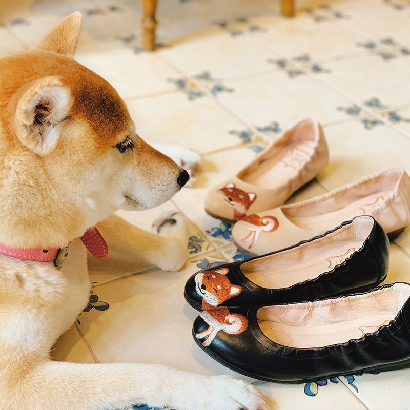 Congratulations on the Shiba Inu Embroidery thread ballet shoes - รองเท้าบัลเลต์ - หนังแท้ สีดำ