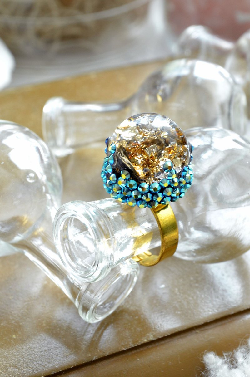 TIMBEE LO  金箔玻璃球戒指 施華洛幻彩水晶裝飾設計 魔法球 - 戒指 - 玻璃 透明