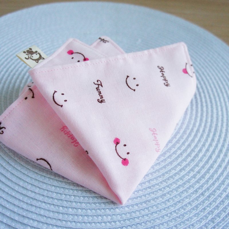 Lovely [Japan double yarn custom] smile Happy handkerchief, hand towel, saliva towel [Pink] - ผ้ากันเปื้อน - ผ้าฝ้าย/ผ้าลินิน สึชมพู