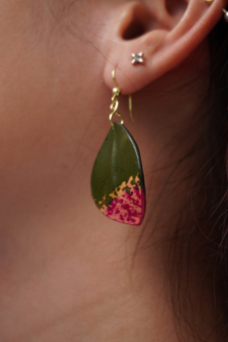 Bromy Earrings (genuine leather,handmade,lightweight,hypoallergenic, gift,2024) - 耳環/耳夾/耳骨夾 - 真皮 多色