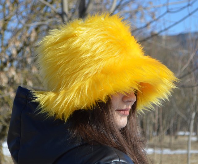 Pale yellow hot sale hat