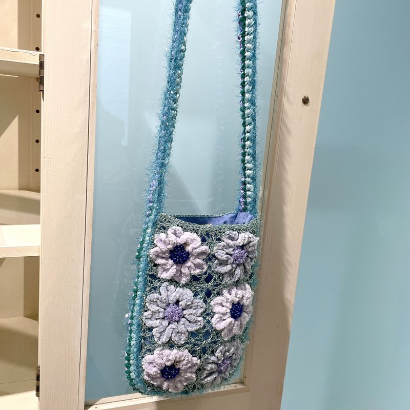 【flower pochette】blue - กระเป๋าแมสเซนเจอร์ - ไฟเบอร์อื่นๆ สีน้ำเงิน