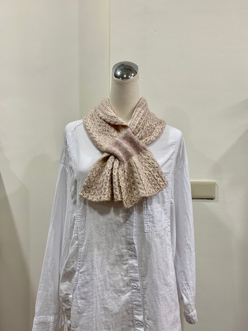 Money flower scarf. Special offer. Wool scarf. Beige + light pink. High-quality soft and smooth touch - ผ้าพันคอถัก - ขนแกะ 