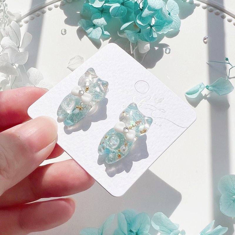 Dream blue cat-shaped s925 ear needles pressed flowers dried flowers hair access - Earrings & Clip-ons - Resin Blue