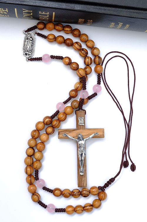 Holy Land blessing 來自聖地的祝福 以色列進口橄欖木耶穌十字架粉晶念珠(8mm) 8230802