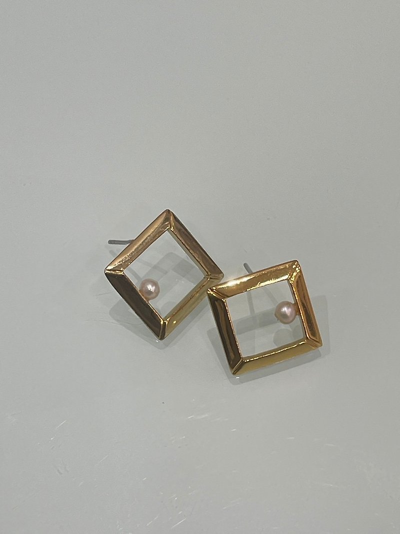 [Earrings] Picture Frame Bronze Earrings Refurbished Clearance Mother’s Day/Graduation Gifts/Valentine’s Day Gifts - ต่างหู - ทองแดงทองเหลือง สีทอง