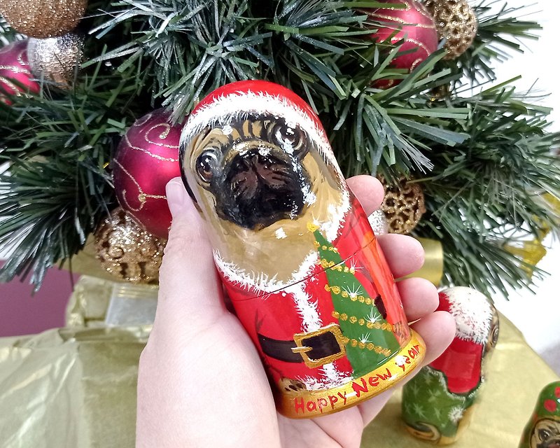 Dog Family Matryoshka, Christmas Gift for Mom, Pug Matryoshka, Dog Lover Gift - ของวางตกแต่ง - ไม้ สีแดง