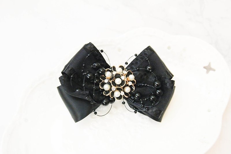 Black yarn style three-dimensional bow French clip - Hair Accessories - Cotton & Hemp Black