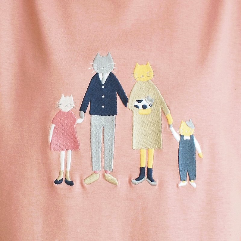 cat family t-shirt : smoked pink - เสื้อยืดผู้หญิง - ผ้าฝ้าย/ผ้าลินิน สึชมพู